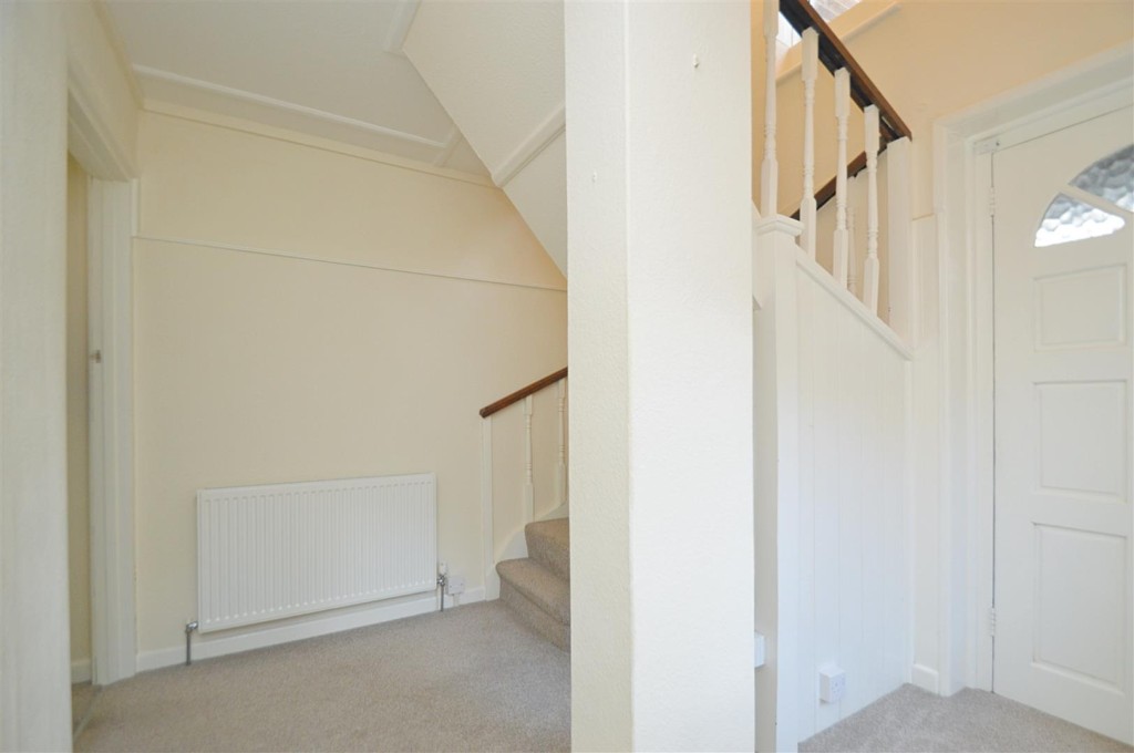 Lot: 215 - FREEHOLD DETACHED HOUSE IN ATTRACTIVE AND QUIET SETTING - The Hall